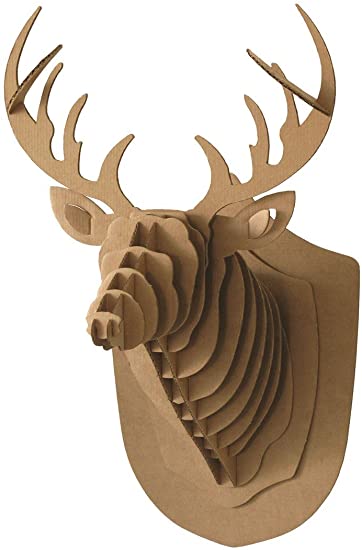 Pas d’idees pour des decorations murales ? Optez pour les trophees de cerf en carton !